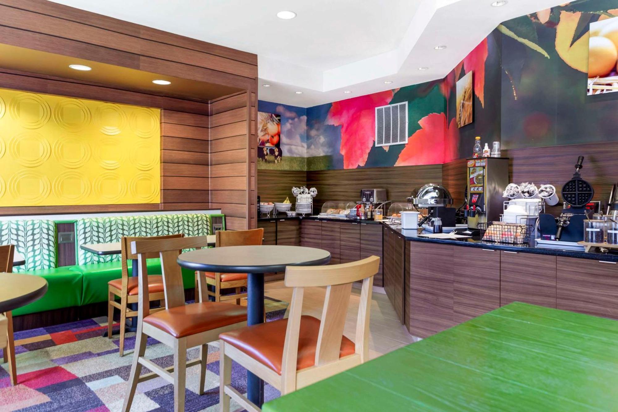 Comfort Inn & Suites Green Bay Stadium Area Buitenkant foto