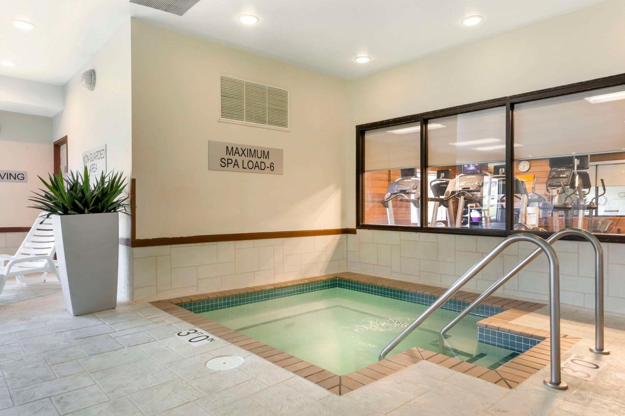 Comfort Inn & Suites Green Bay Stadium Area Buitenkant foto