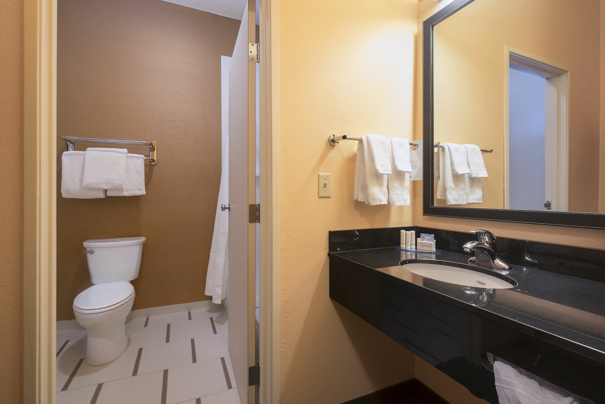 Comfort Inn & Suites Green Bay Stadium Area Buitenkant foto